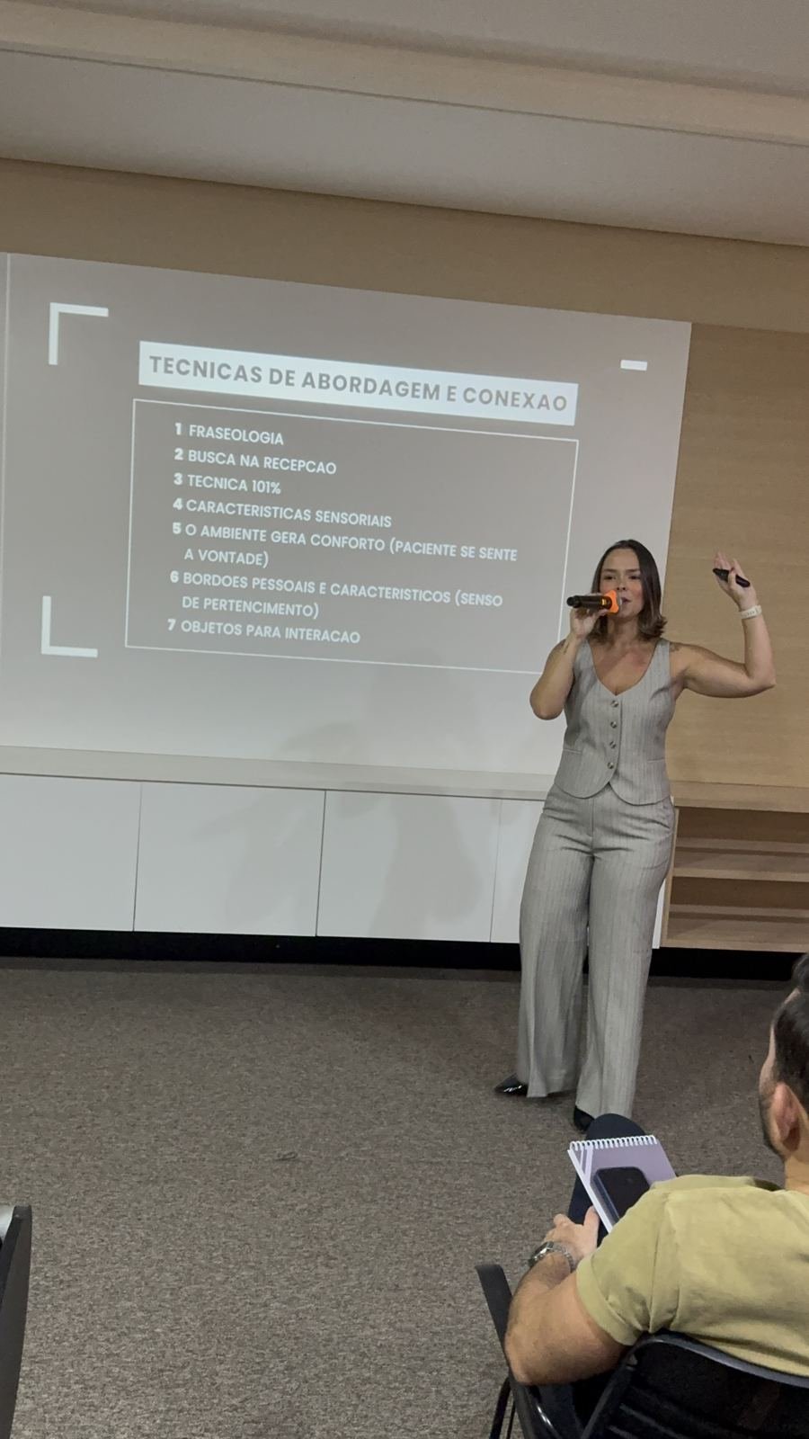 Palestra sobre técnicas de abordagem e conexão com o paciente em evento do Complexo Vivaz